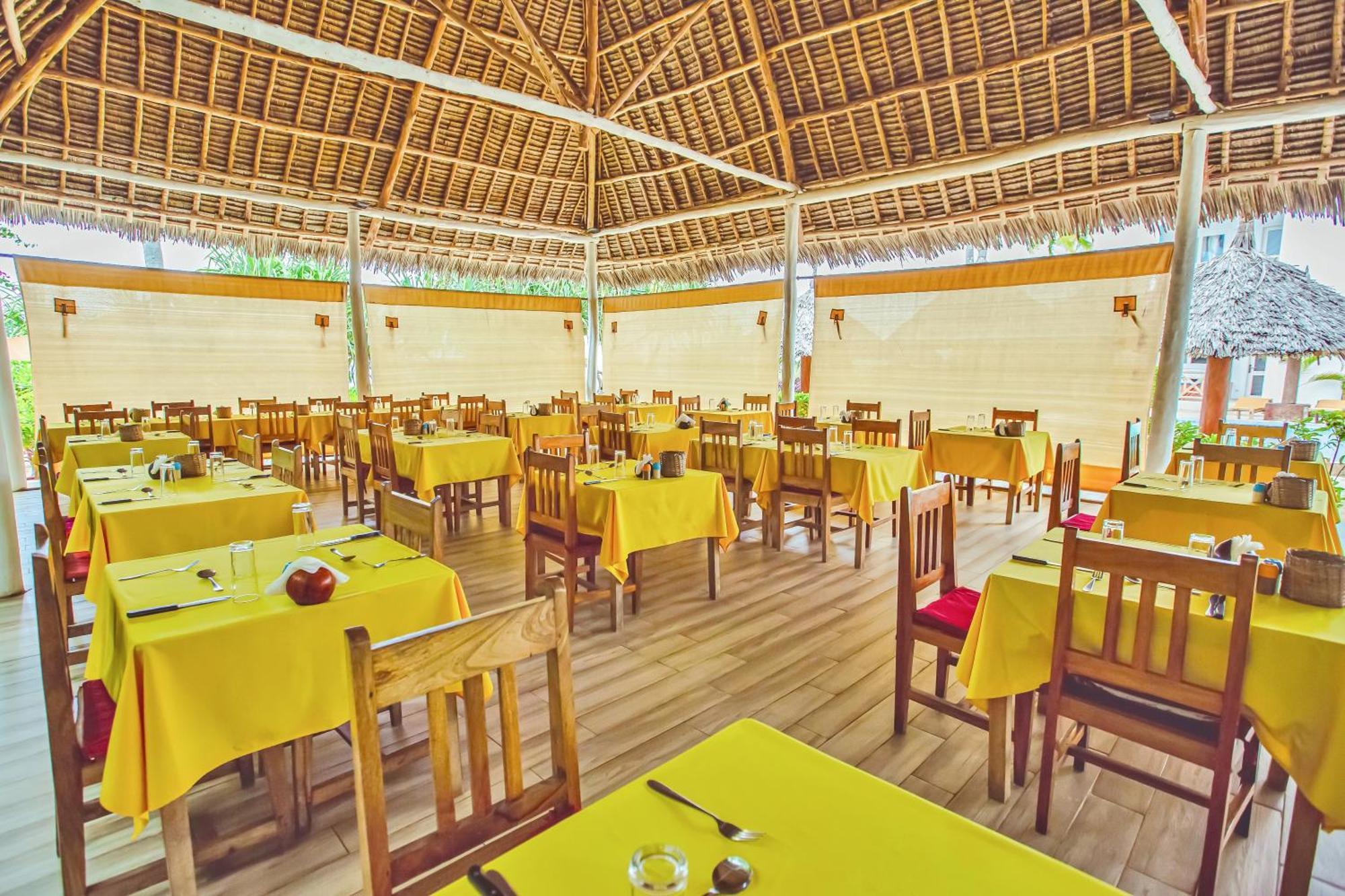 Ahg Sun Bay Mlilile Beach Hotel マテムウェ エクステリア 写真