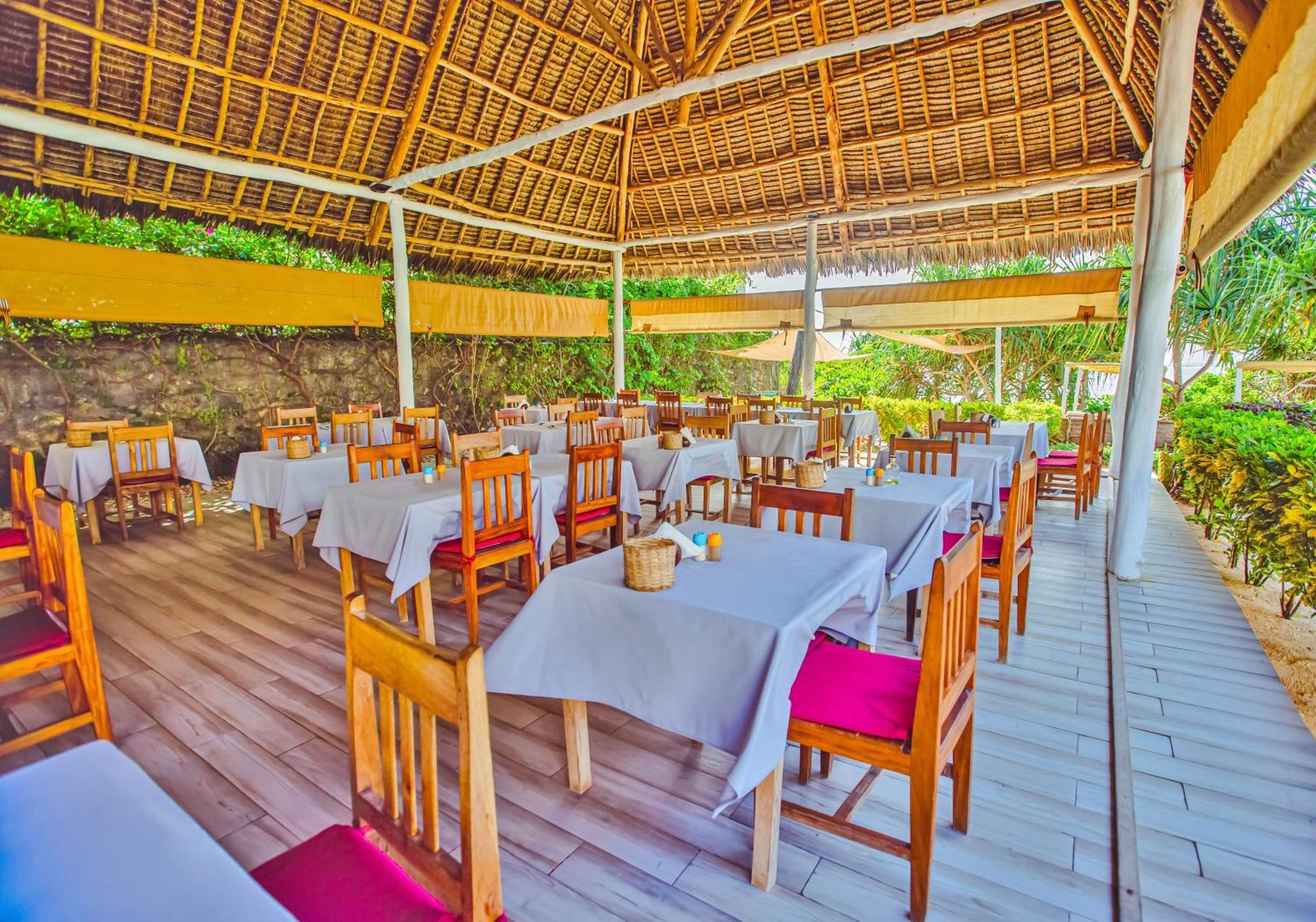 Ahg Sun Bay Mlilile Beach Hotel マテムウェ エクステリア 写真