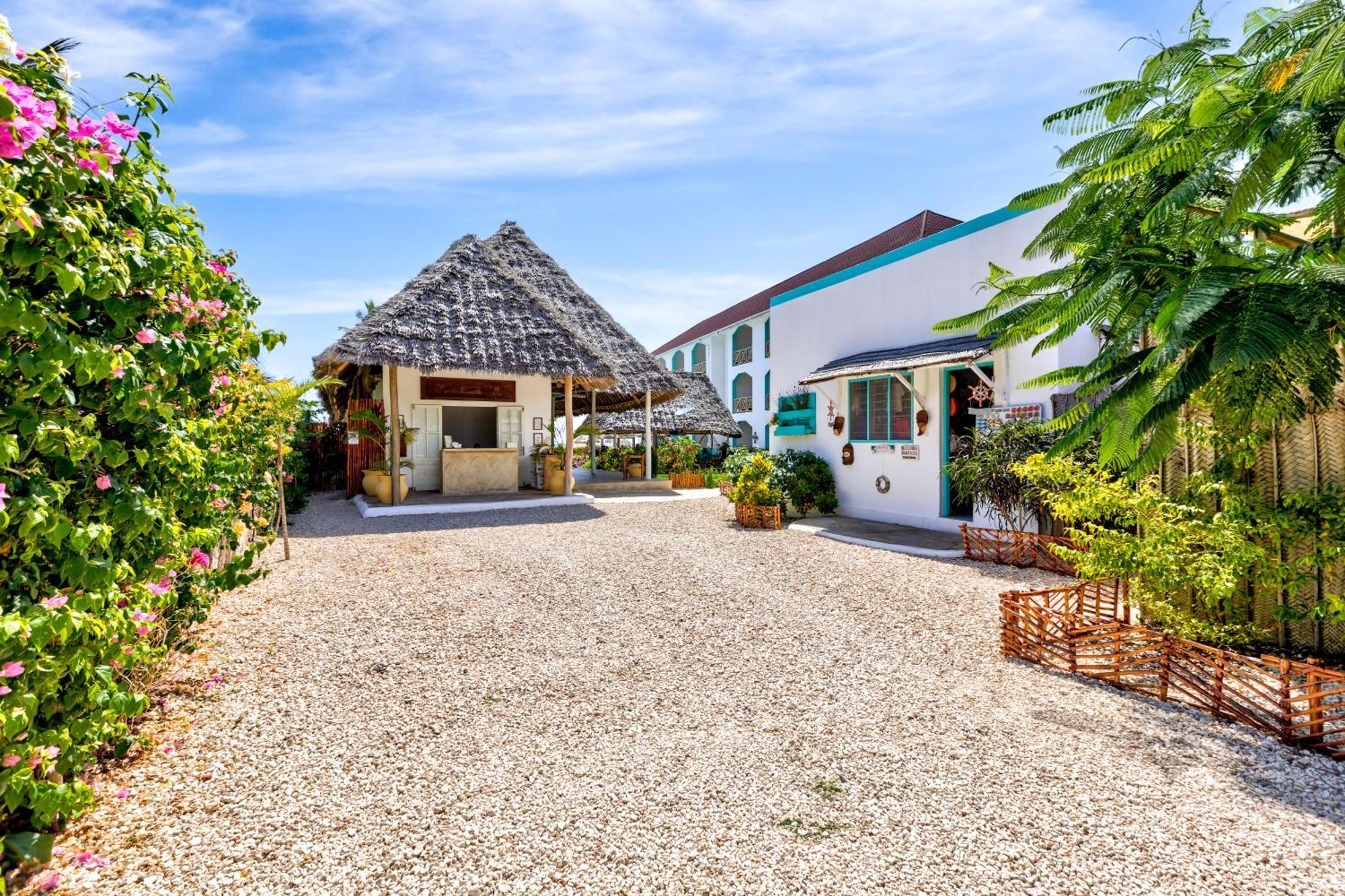 Ahg Sun Bay Mlilile Beach Hotel マテムウェ エクステリア 写真